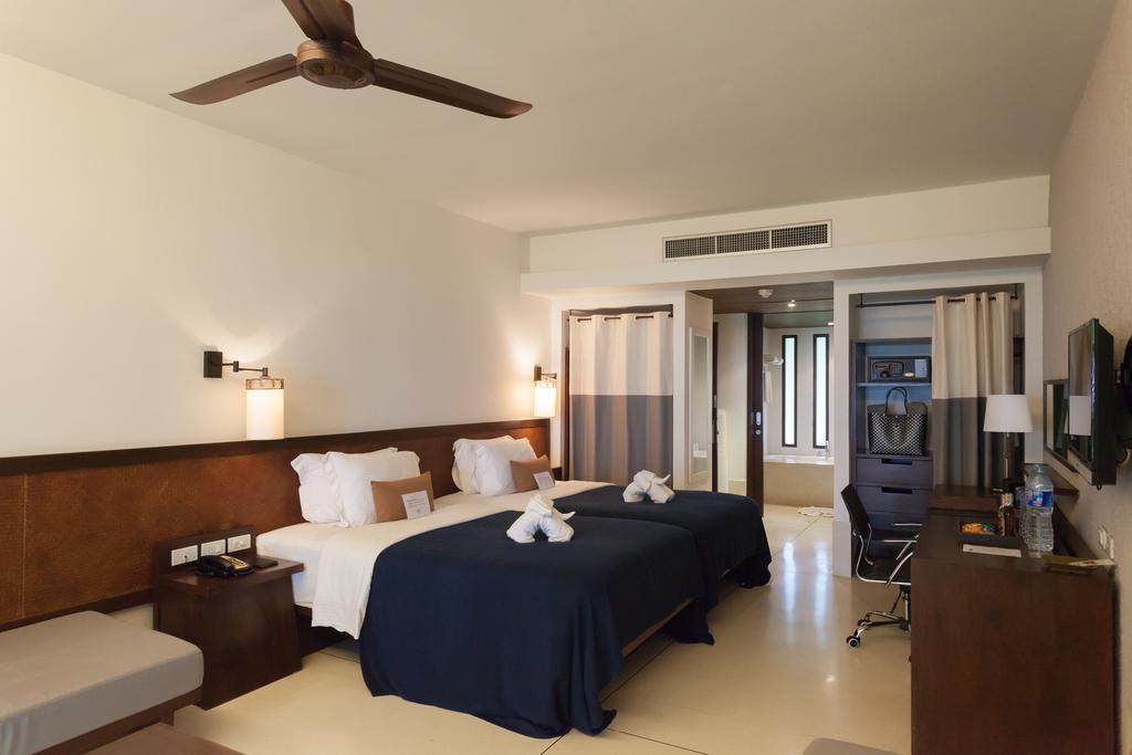 Grand Southsea Khaolak Beach Resort Кхаулак Экстерьер фото
