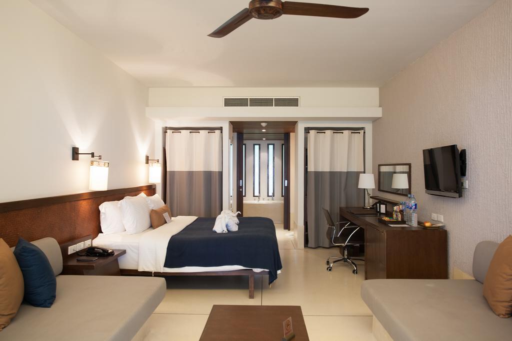 Grand Southsea Khaolak Beach Resort Кхаулак Экстерьер фото